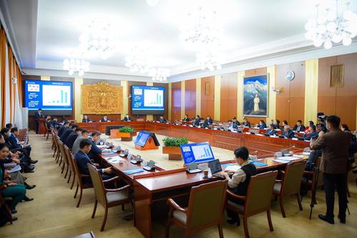 Аймгуудын Нэгдсэн эмнэлгийг алсын дуудлагад явах тоноглогдсон машинаар хангажээ